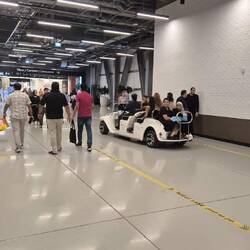 Einkaufscentrum mit 1300 Geschäften, da wird man auch schoffiert