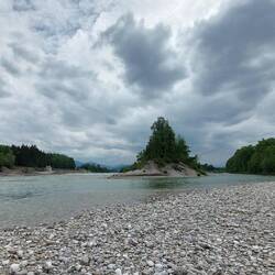 Hier mündet die Saalach in die Salzach.
