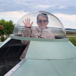 Frauen heben gerne mal ab. Ufo oder Uboot?