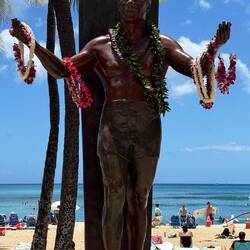 Die Statue von Hawaii´s bekanntestem Surfer, Duke Kahanamoku, dem König der Wellen