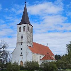 St. Laurentius in Pühalepa war im Origsnl das erste Steingebäude der Insel...