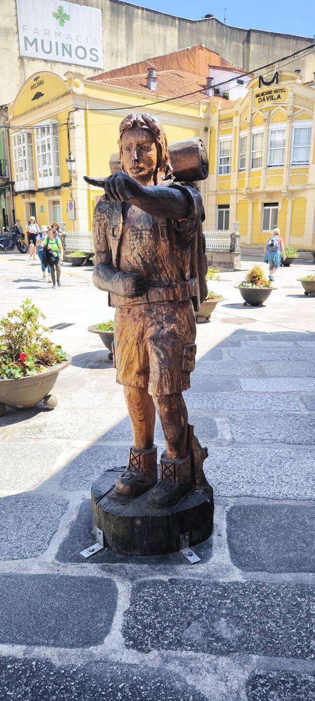 aus Holz 🪵 geschnitzte Pilgerfigur