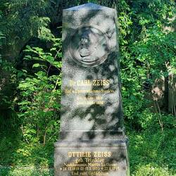 Wunderschöner letzter Ruheort für den Herrn Zeiss