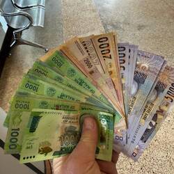 Wer Millionär werden will kommt nach Malawi. 1 T€ sind rund 2 Mio Malawi Kwatchas.