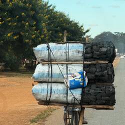 ...Schwerlast-Brennstoff-Lieferant...