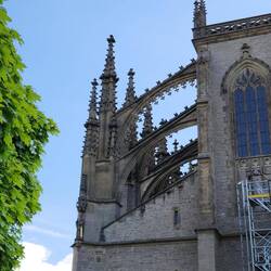 Flying buttresses