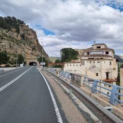 Allein aufs der Schnellstraße ins (falsche) Tal