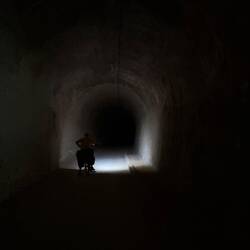 Im längsten Tunnel mit 525 Metern war es ohne Lampe stockdunkel.