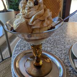 Es gibt auch einen Eisladen