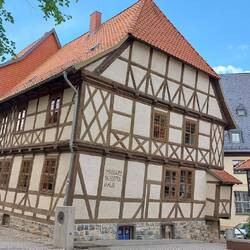 Komplett schiefes Haus