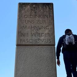 Gedenkstein an den Holocaust auf dem Schlossberg