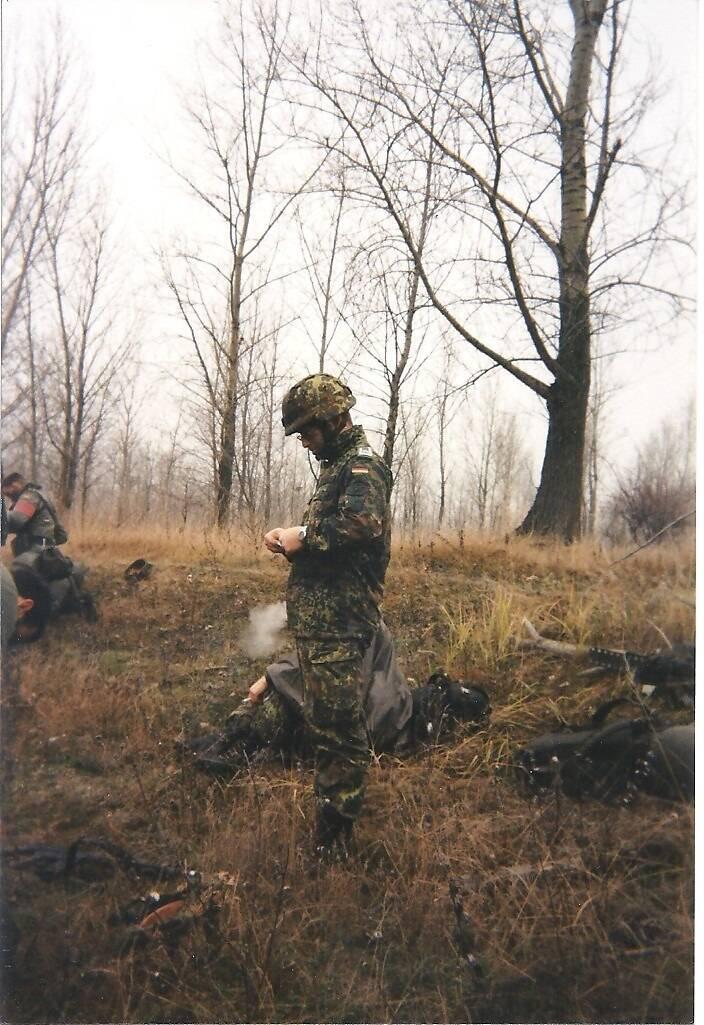 Dann war er bei der Bundeswehr!