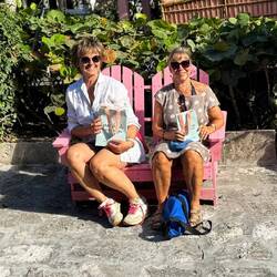 in Pose nach kleinem Einkauf 😃