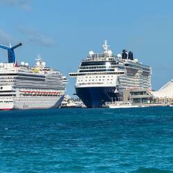 täglich kommen und fahren 5-6 Kreuzfahrtschiffe