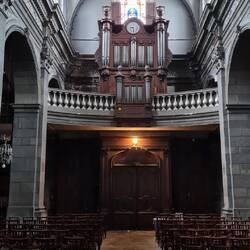 Die Orgel gegenüber dem Altarraum