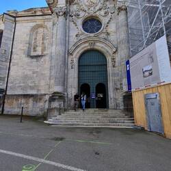 Fassade wird gerade teilweise restauriert