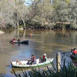 bei diesem reissenden Gewässer.
