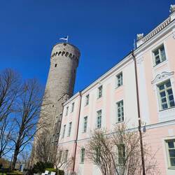 "Der lange Herrmann" und das Tompea Castle (Parlament)