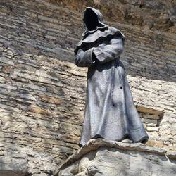 Dort steht auch dieser Mönch