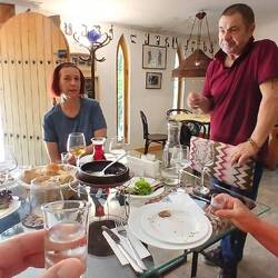 Der Hausherr gibt den Tamada, den georgischen Tischredner