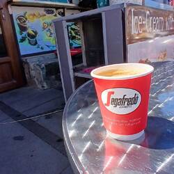 Selbst hier... Dubai Icecream. Siehe Schild