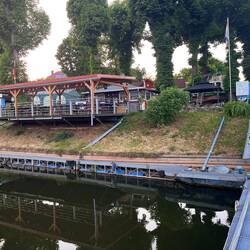 Yachtclub Hanweiler, Steganlage und Clubterrasse