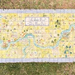 Sarreguemines , Keramikbild "La bande bleue" auf der Hafenpromenade