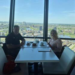 Kaffee und Karottenkuchen mit Aussicht