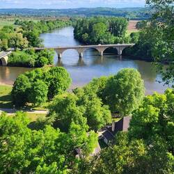 Mit einem Blick auf den Zusammenfluss der Dordogne und Vézère.