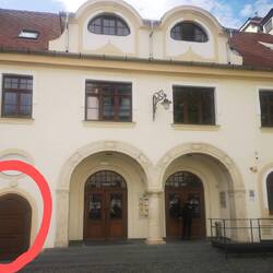 Hier das öfentliche Bad mit dem Zugang zur Dusche