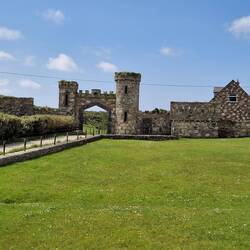 Eingang zu Clifden Castle