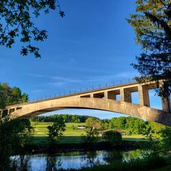 Leider wurde dieses Stück Bahntrasse über den Regen für Radfahrer nicht ausgebaut.