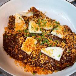 Rice cake with beef sauce and Asian pear cubes