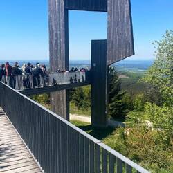 Trauung auf der begehbaren Skulptur "Windklang" des Bildhauers Christoph Mancke