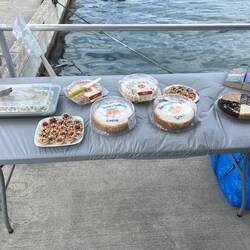 The dessert table.