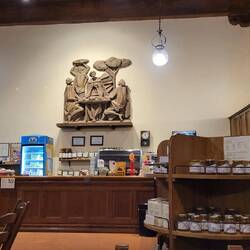 Bar und Verkaufsraum