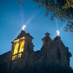 Die strahlen über den neuen Papst, vermute ich...