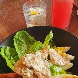 Leichtes Mittagessen im Beach Restaurant