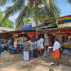 Liquor Store - Nous sommes les seules femmes.