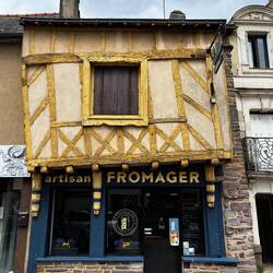 Zum Glück war Feiertag. Wir hätten die Fromagerie vermutlich leergekauft