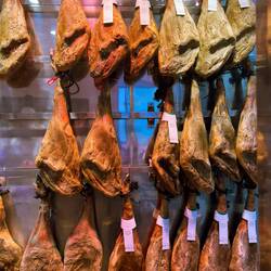 Ibericos de Salamanca, also feinsten Schinken gibt es hier.