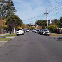 Als Nächstes in den Stadtteil Gardenvale, 28 Begonia Road, ...