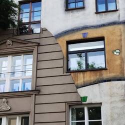 Hundertwasser house vs regular haus