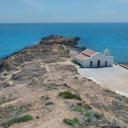 Agios Nikolaos vom Hügel aus gesehen.