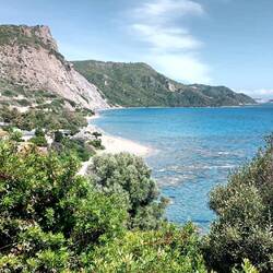 Dafni Beach in Sichtweite