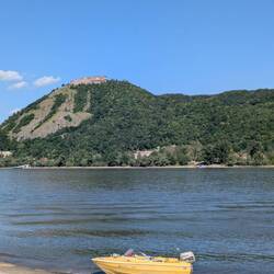 Hier sieht man schon die Burg von Visegrád