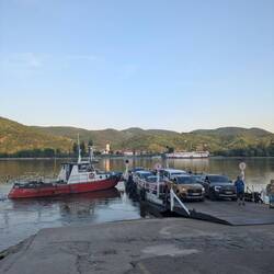 Hier sieht man noch das Beiboot