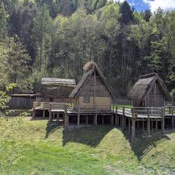 Die Pfahlbauten mit dem dazugehörigen Museum