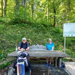 Die nächste SalzAlpenSteig Bank, mit Blick auf den....
