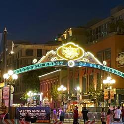 I wieczorna impreza na ulicach Gaslamp district